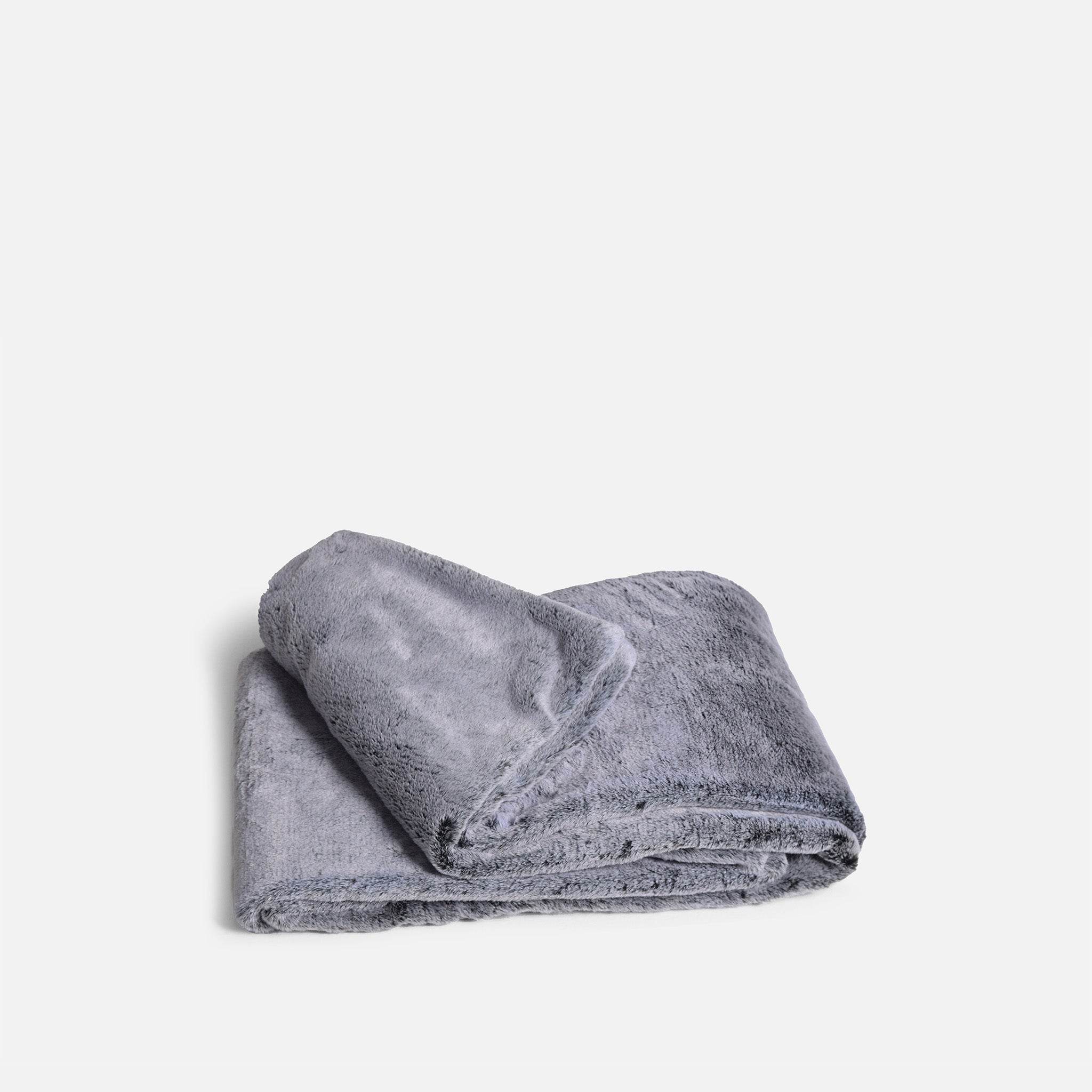 Deluxe Faux Fur Throw
