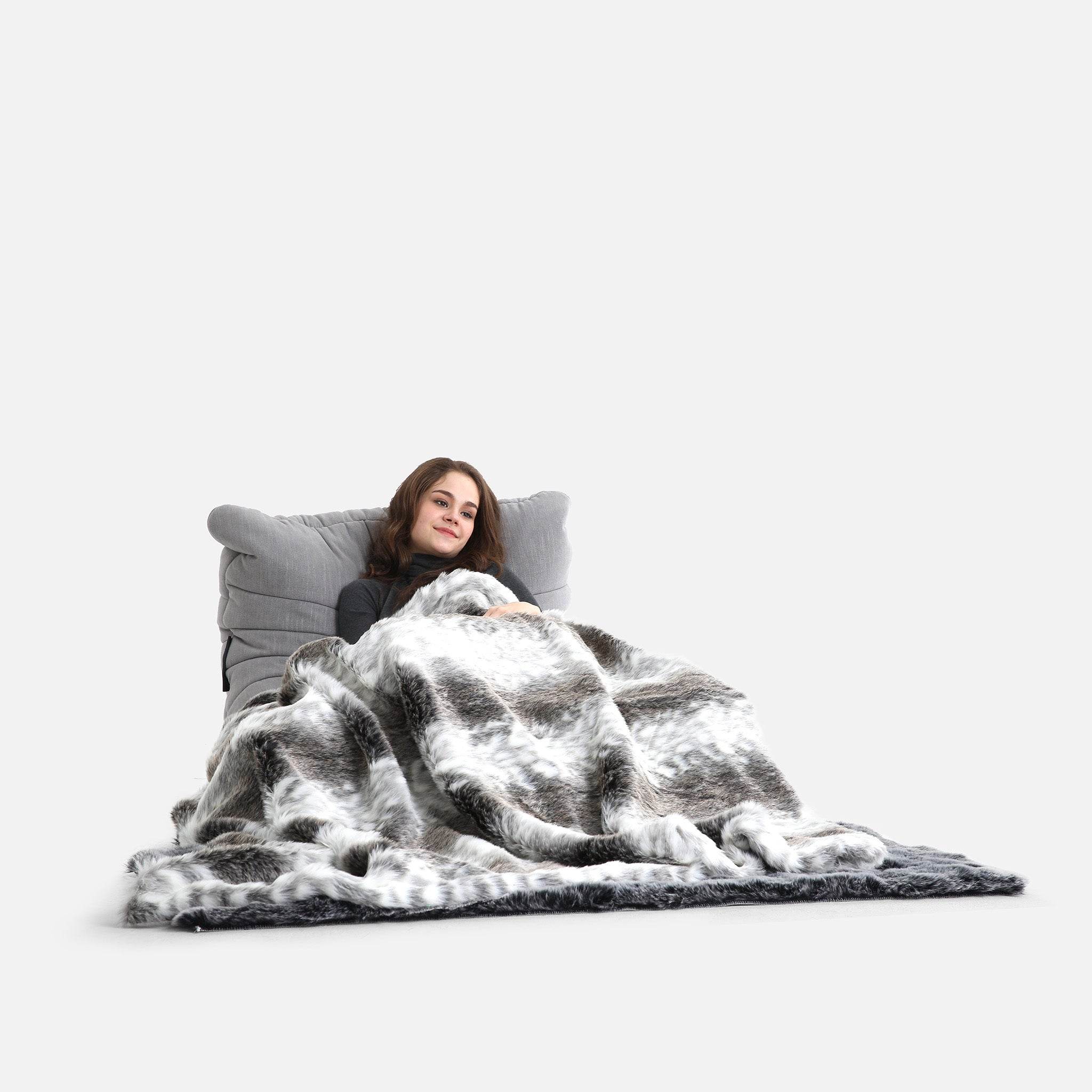 Deluxe Faux Fur Throw